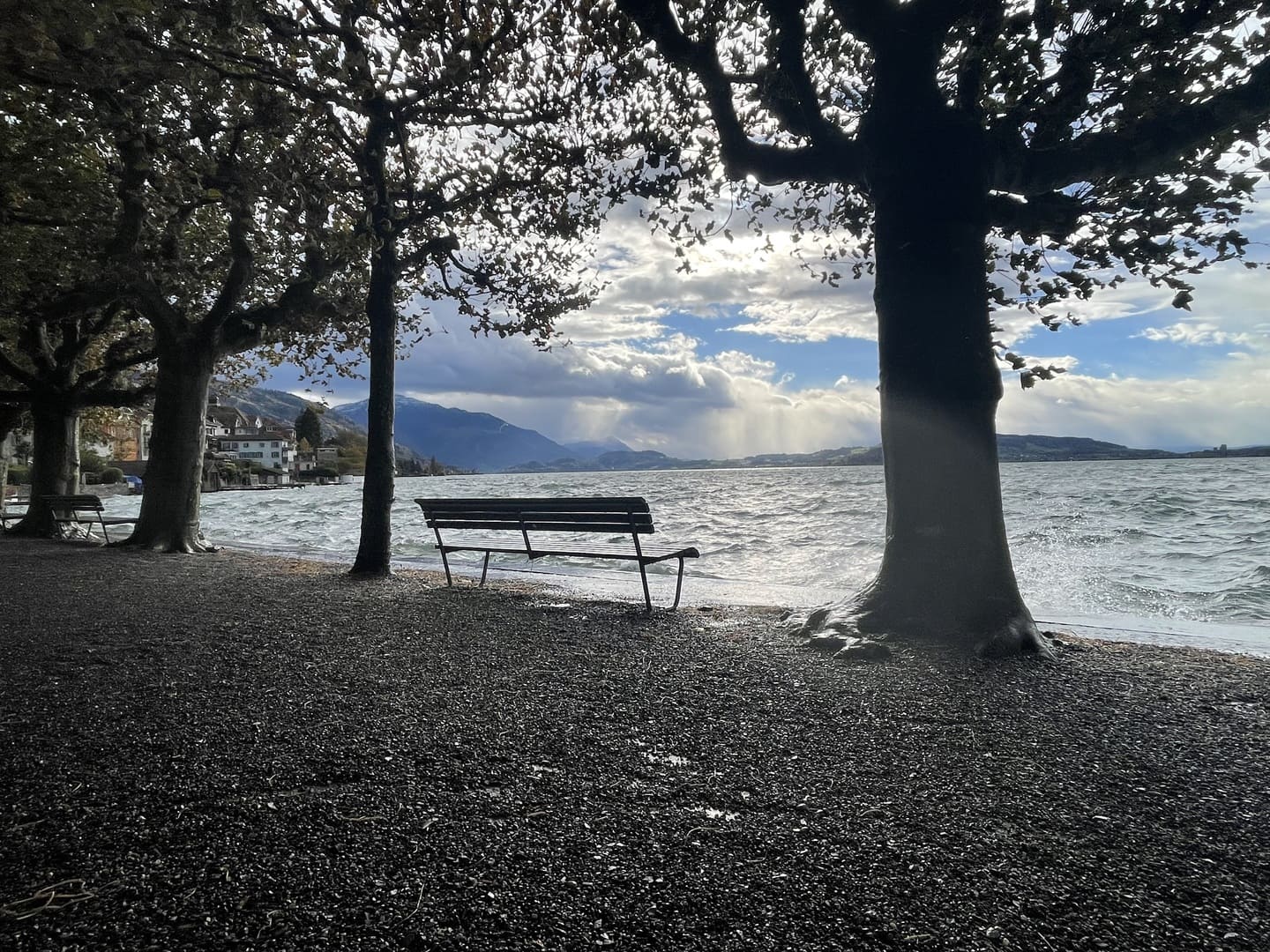 Aspettando una tempesta presso il Lago di Zug.