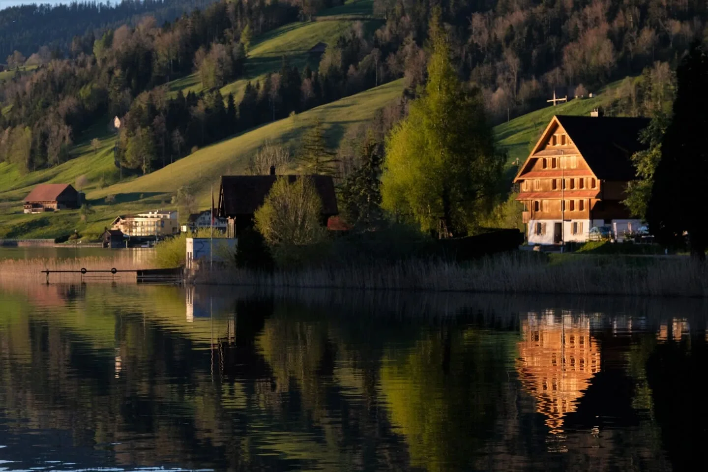 Living by the Ägerisee (Lake Aegeri) in Oberägeri.